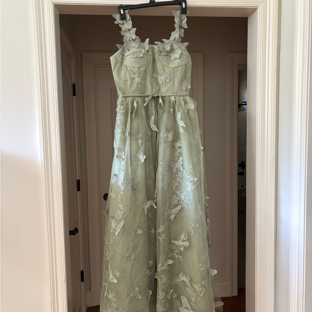 Elegant Green Butterfly Embellished Wedding Dress